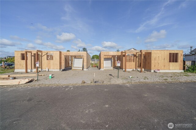 121 7th St SW, Long Beach, WA 98631 - view of front of home featuring stucco siding