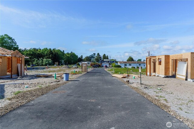 123 7th St SW, Long Beach, WA 98631 - view of asphalt driveway