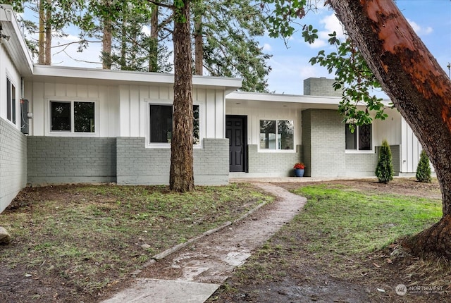 view of front of property