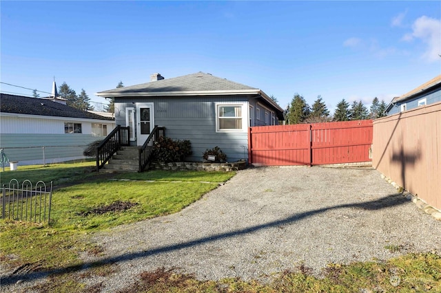 view of front of home featuring a front lawn