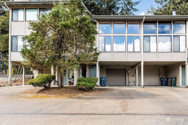 view of front of property featuring a garage