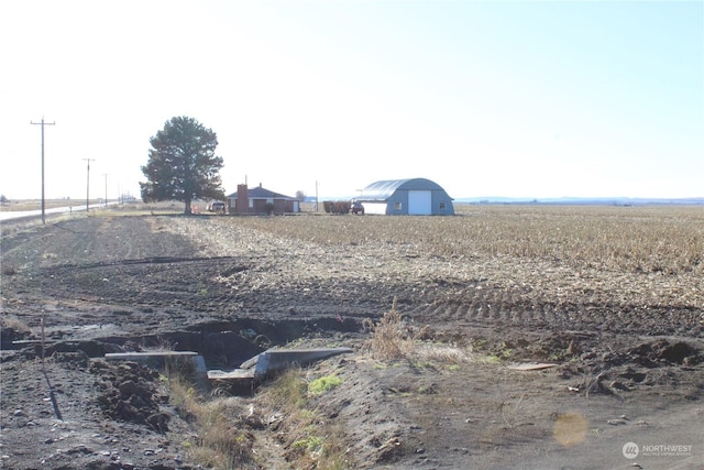 view of yard featuring a rural view