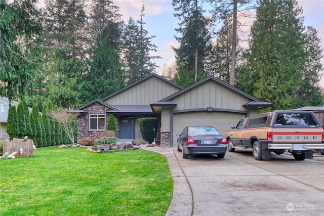 view of front of house featuring a front yard and a garage