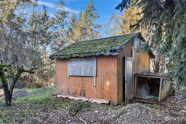 view of outbuilding