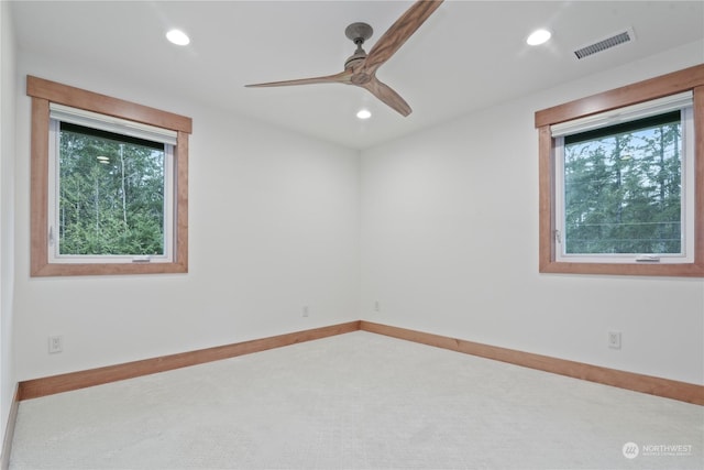 empty room featuring ceiling fan