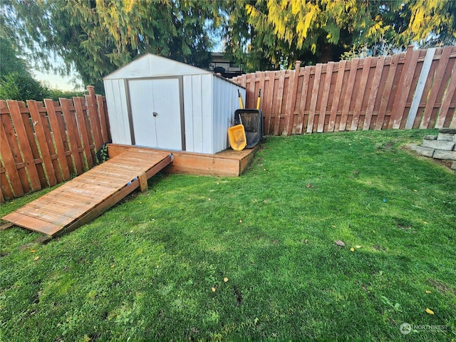 view of yard with a shed