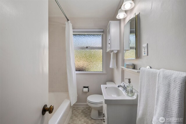 full bath with toilet, baseboards, shower / tub combo, and vanity