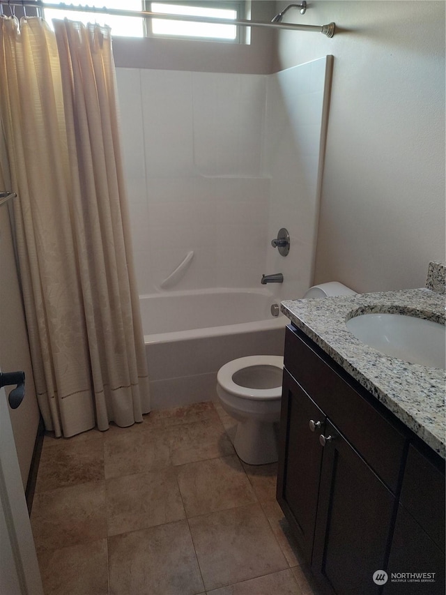 full bathroom featuring shower / tub combo with curtain, vanity, and toilet