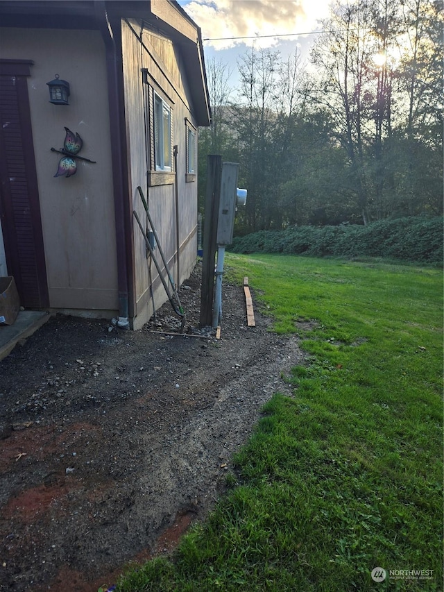 view of yard at dusk