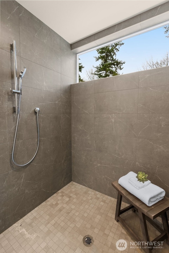 full bath with tiled shower