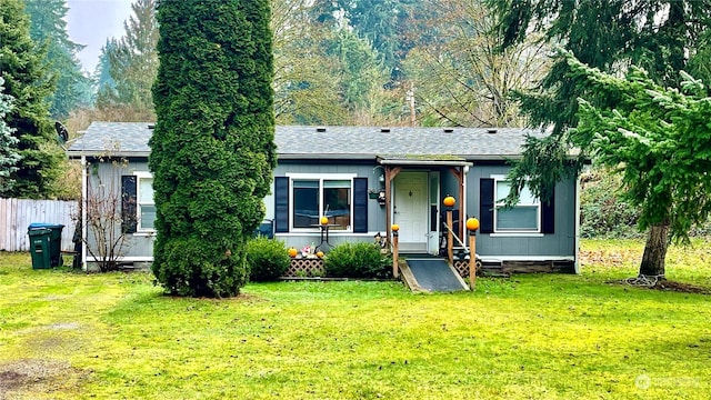 view of front of house featuring a front yard