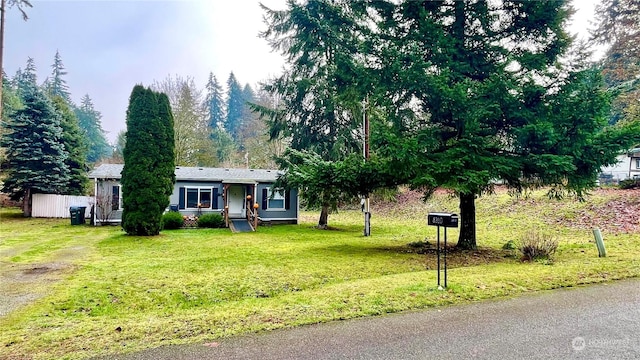 view of front facade with a front yard