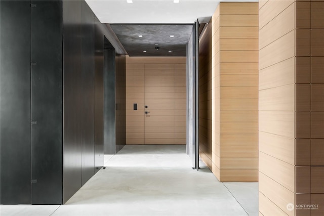 5505 Lake Washington Blvd NE Unit 1-D, Kirkland, WA 98033 - hall featuring finished concrete floors