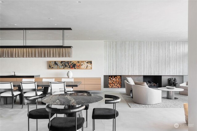 5505 Lake Washington Blvd NE Unit 1-D, Kirkland, WA 98033 - dining space with concrete floors