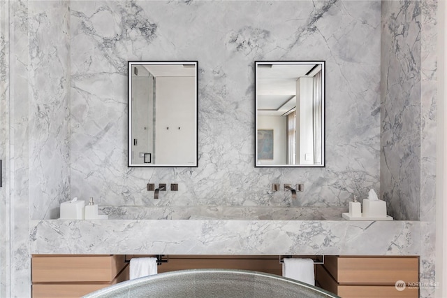 5505 Lake Washington Blvd NE Unit 1-D, Kirkland, WA 98033 - bathroom featuring double vanity