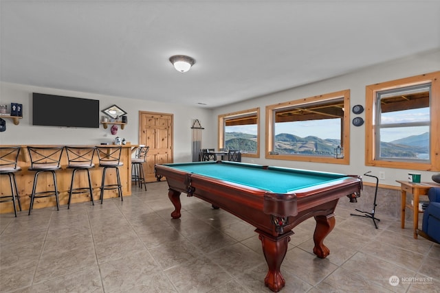 recreation room with indoor bar and billiards