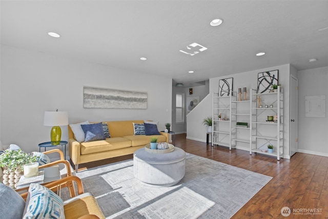 living area featuring recessed lighting, baseboards, and hardwood / wood-style flooring