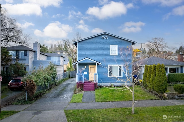 view of front of property with a front yard