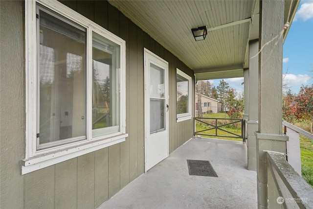 view of patio / terrace with covered porch