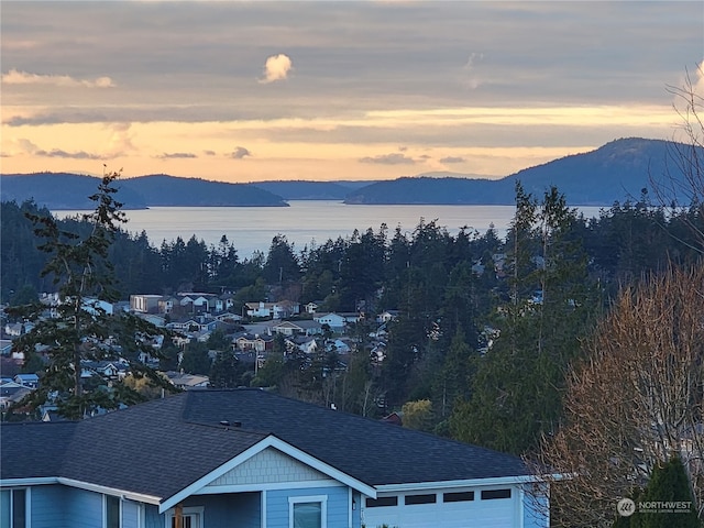 Listing photo 2 for 4818 Yorkshire Dr, Anacortes WA 98221