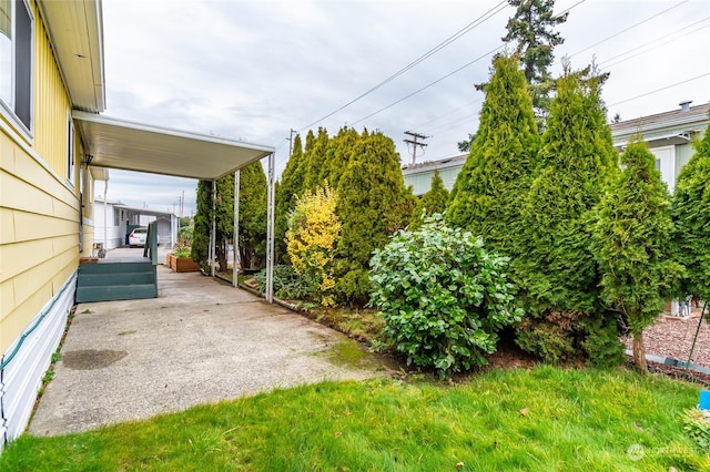 view of yard with a patio area