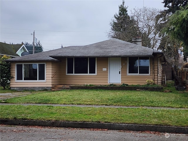 view of front facade with a front yard