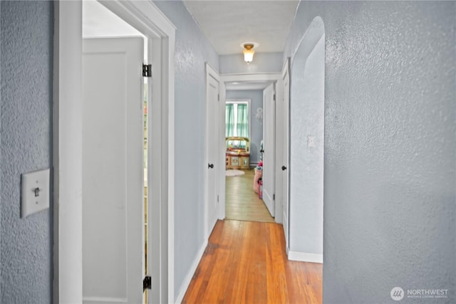 423 3rd Ave NE, Soap Lake, WA 98851 - corridor featuring wood finished floors, baseboards, and a textured wall