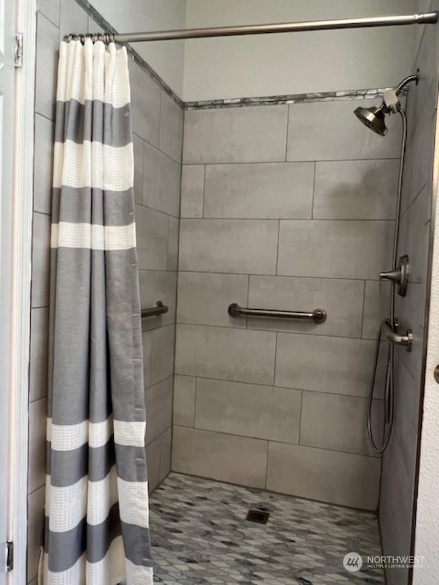 bathroom featuring curtained shower