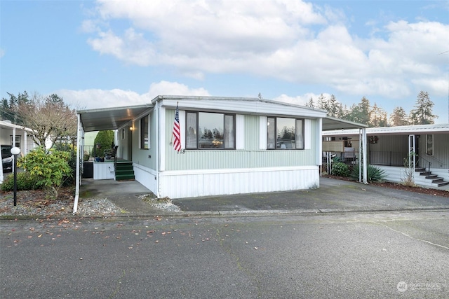 manufactured / mobile home featuring a carport