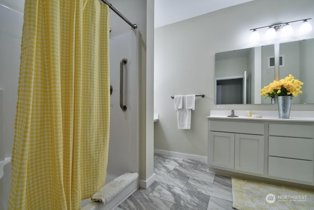 bathroom featuring a shower with curtain and vanity