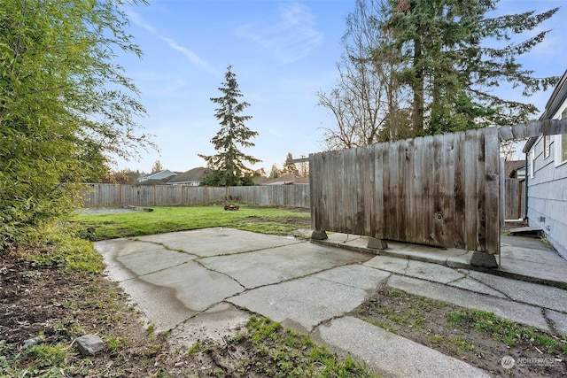 view of yard with a patio area