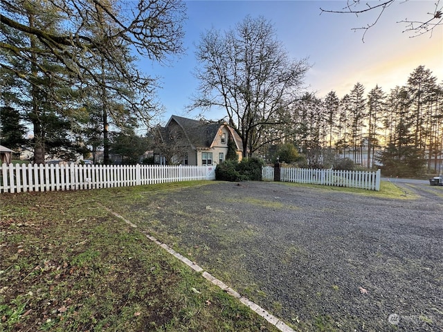 view of yard at dusk