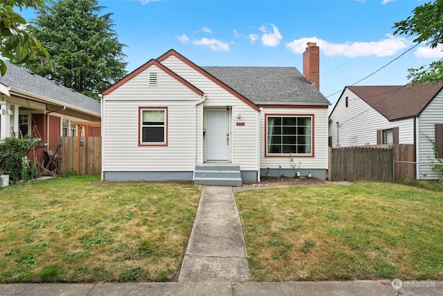 bungalow featuring a front yard