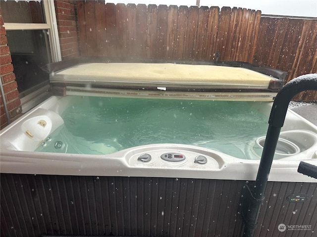 319 N 46th Ave, Yakima, WA 98908 - view of swimming pool featuring a hot tub