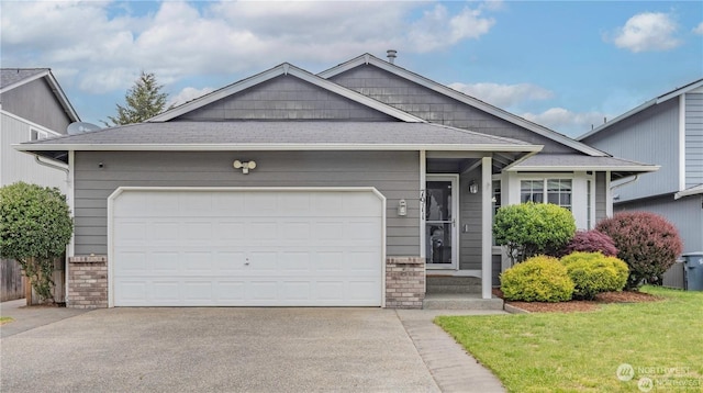 view of front of house featuring a garage and a front lawn