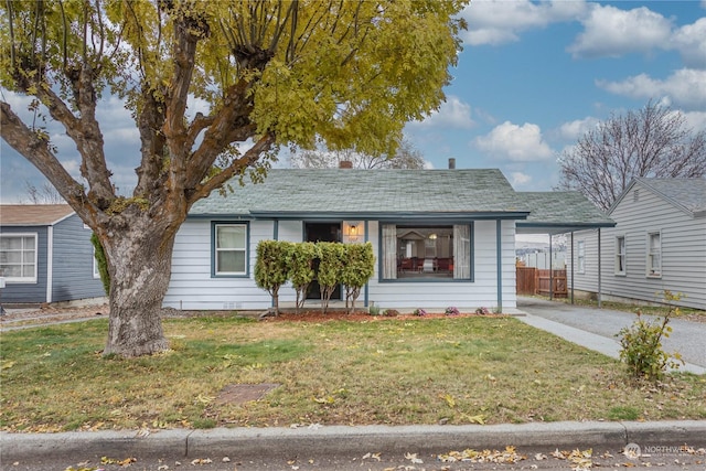 view of front facade featuring a front yard and a carport