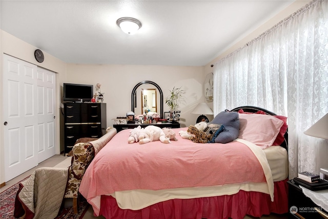 bedroom featuring a closet