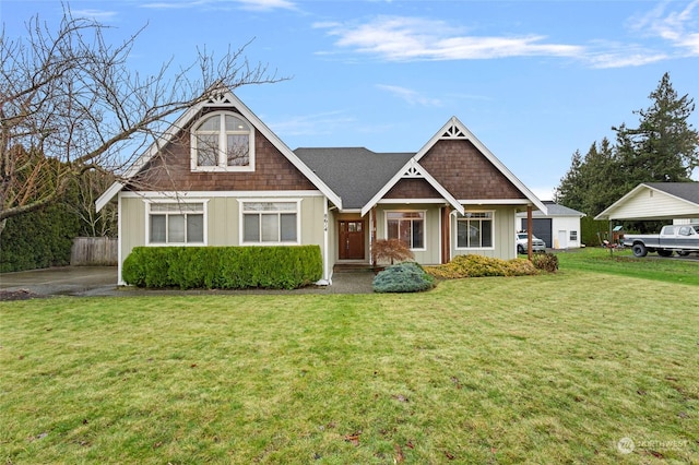 view of front facade with a front lawn