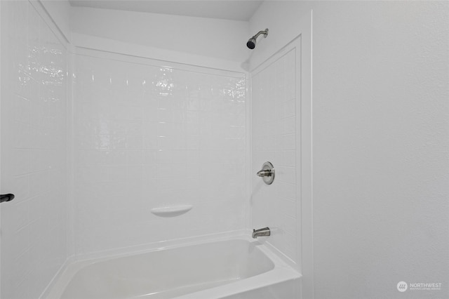 bathroom featuring tiled shower / bath combo