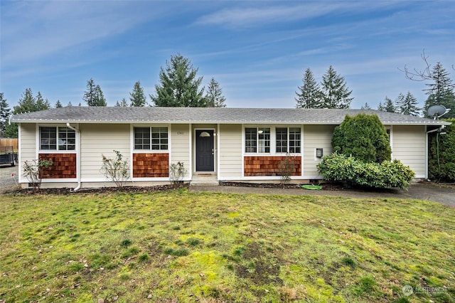 single story home featuring a front yard