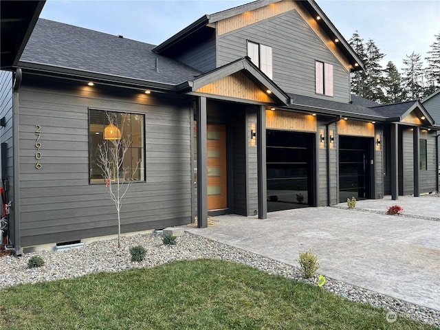 view of front of property featuring a garage