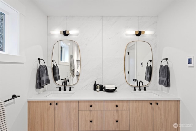 bathroom featuring decorative backsplash and vanity