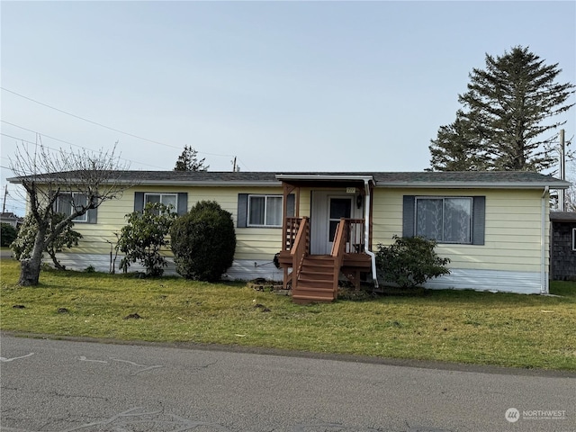 single story home with a front yard