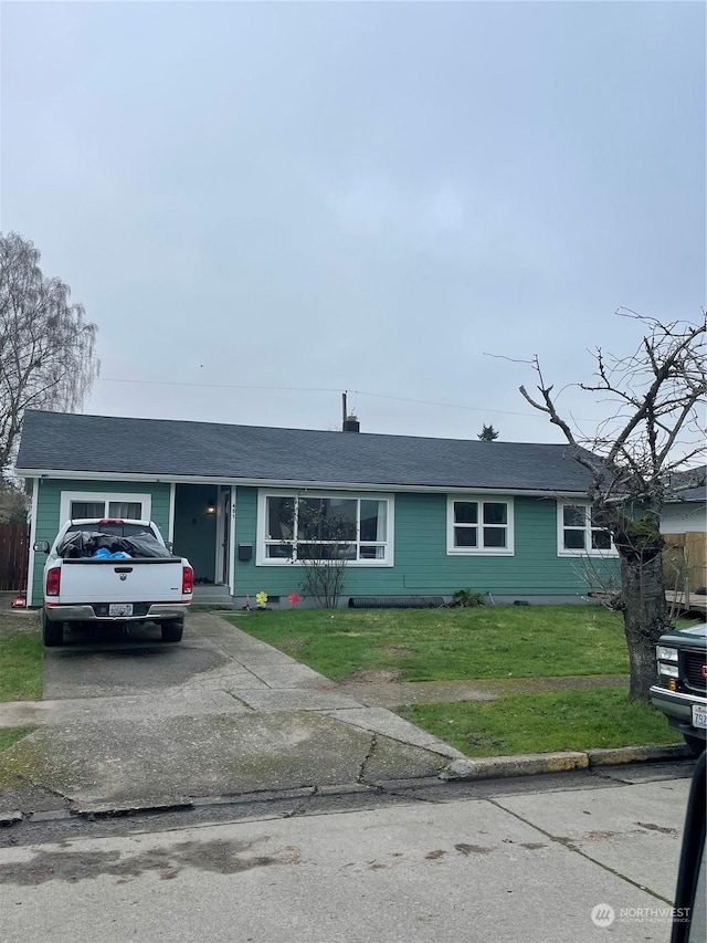 single story home featuring a front yard