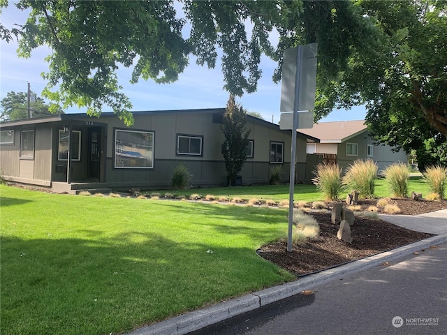 view of front of property with a front lawn