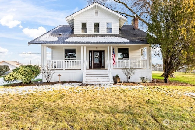 view of front of property featuring covered porch and a front lawn