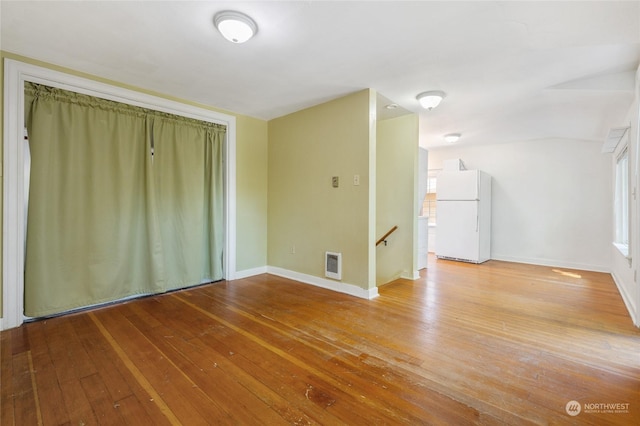 unfurnished room with light hardwood / wood-style flooring