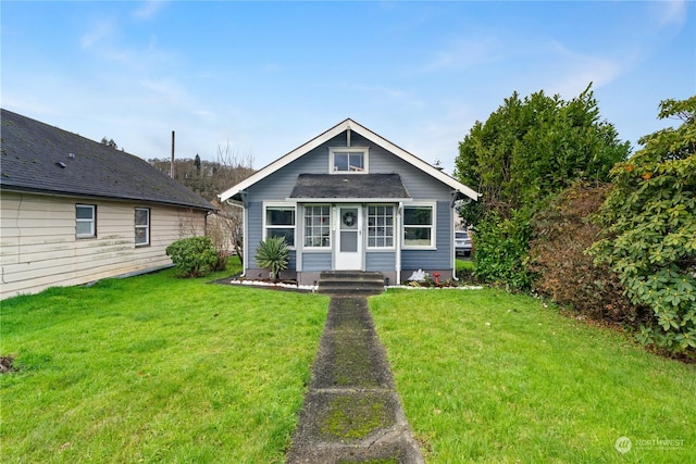 bungalow-style house featuring a front lawn