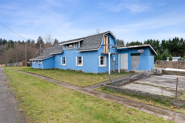 view of front of house with a front yard