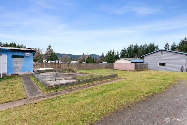 view of yard featuring a mountain view and an outbuilding